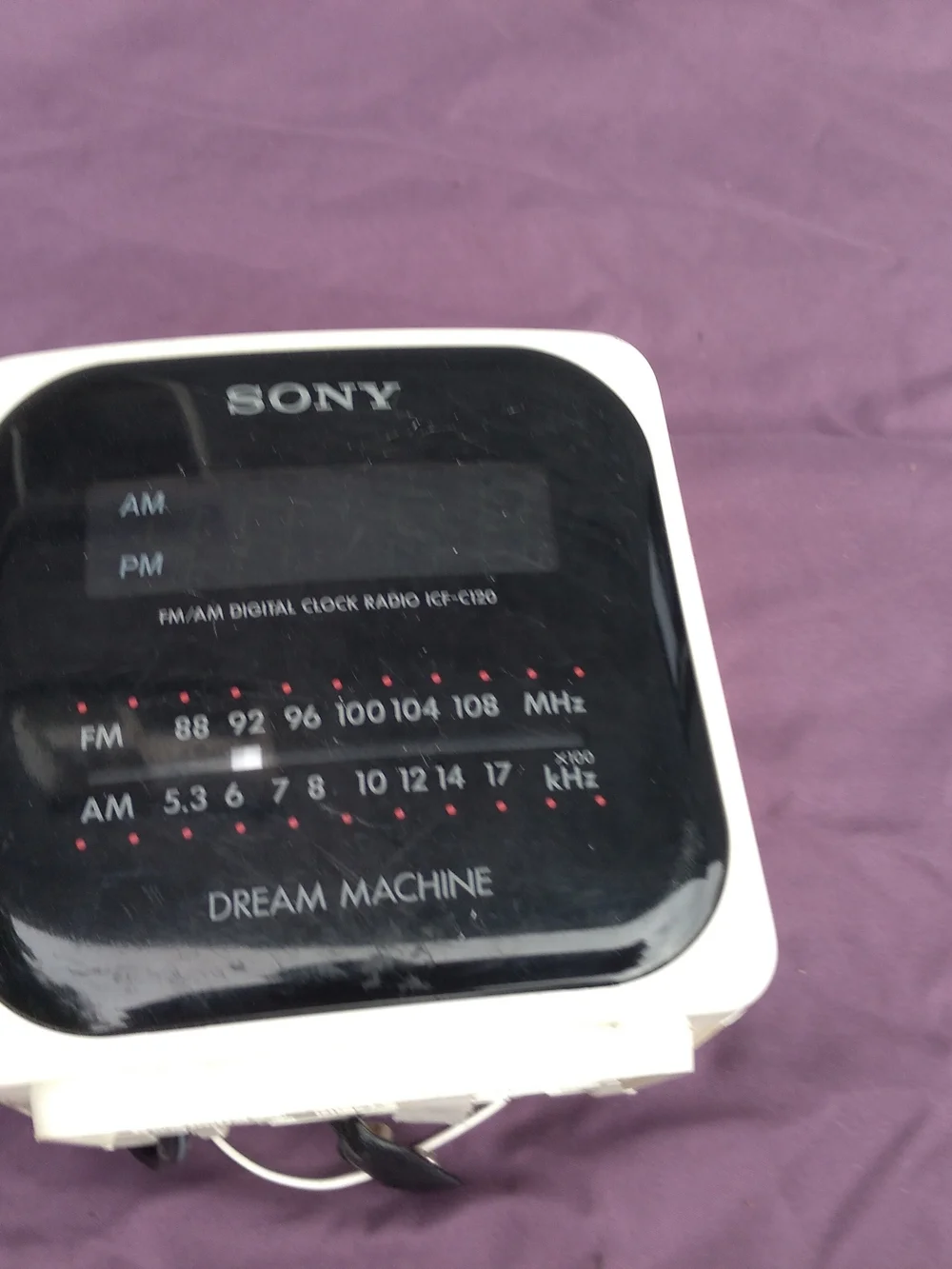 Sony Dream Machine AM/FM Clock Radio in White and Black